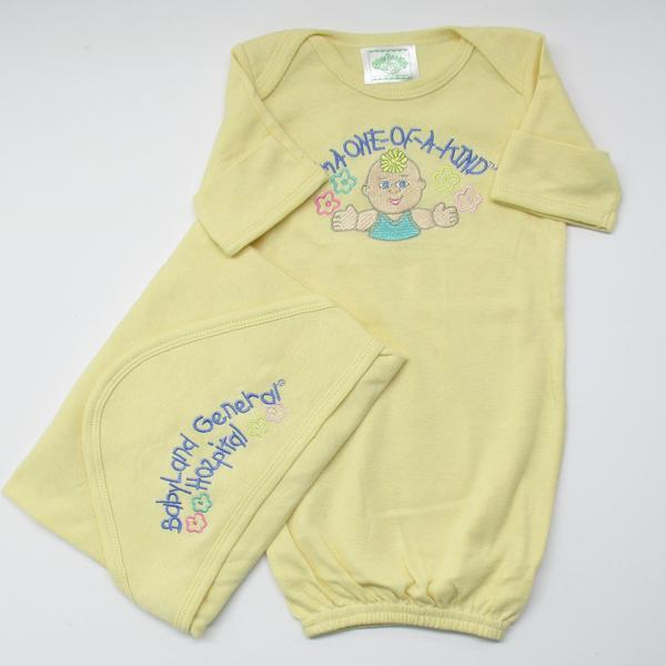 BabyLand Newborn Gown w/Blanket 17"